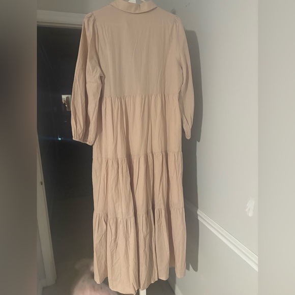 Tuckernuck Pomander Place
Sandstone Cotton Mabel Maxi Dress - Picture 9 of 16